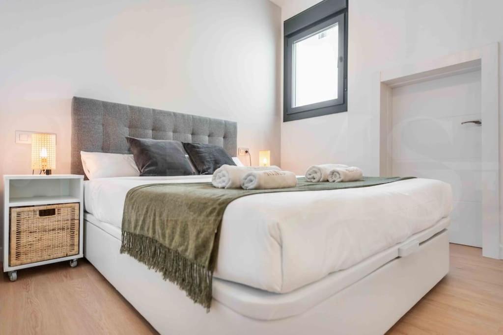 Fresh & Stylish With Parking By Rems Málaga