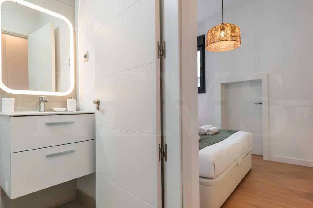 Fresh & Stylish With Parking By Rems Málaga