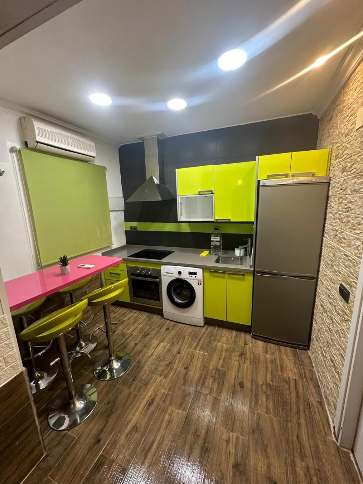 Fantastic Estudio Cerca Del Carrefour Rosaleda Apartamento
