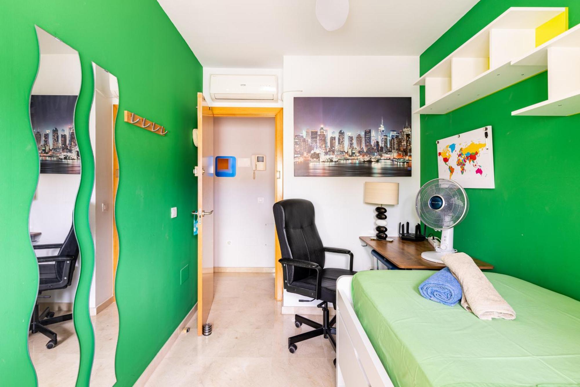 Sunburn, Aqui Hay Quien Viva Apartamento Málaga