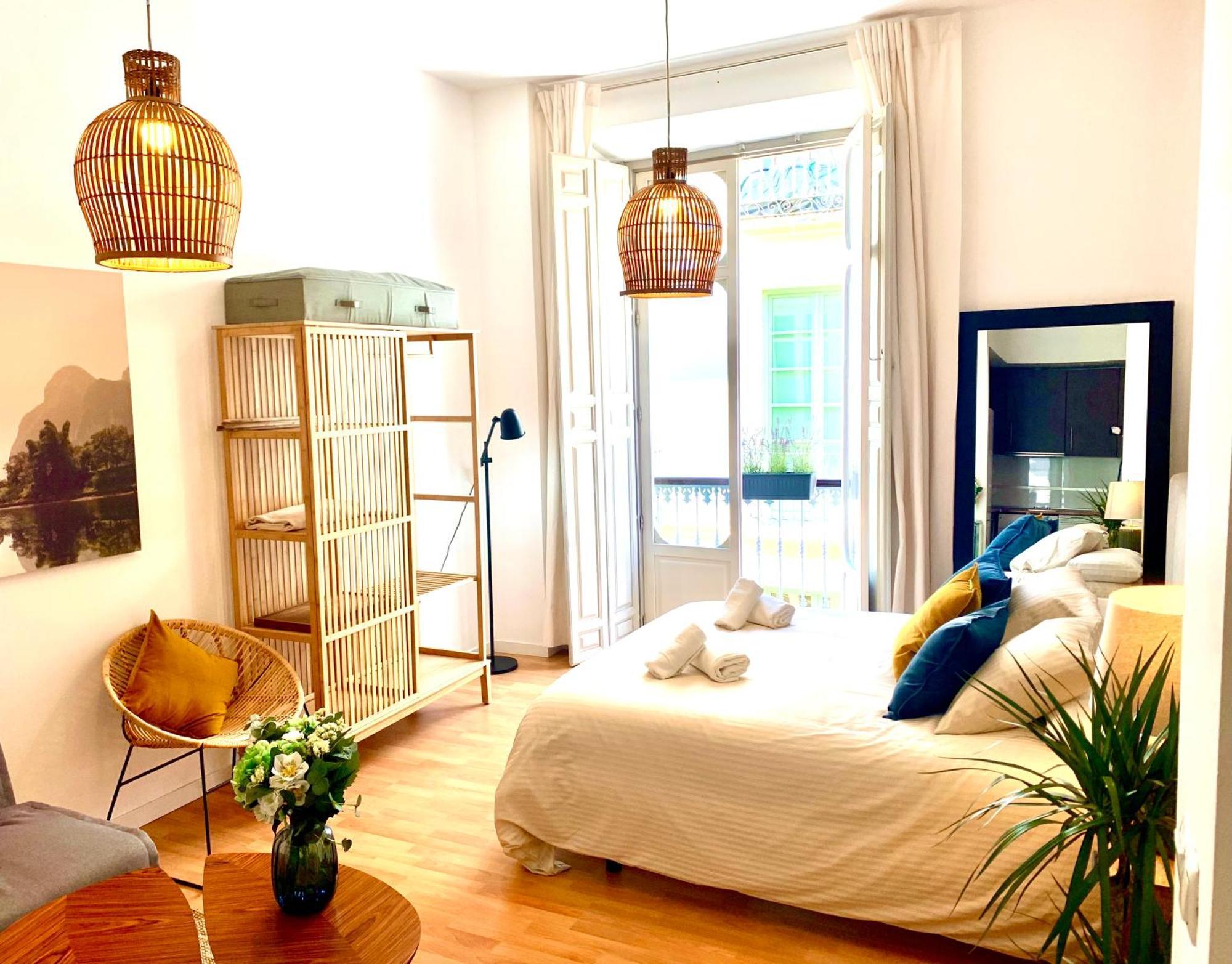 Calderon Iii Deluxe Sinesedesignhomes Apartment Malaga