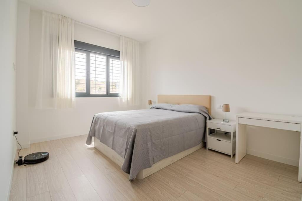 Apartamento Nuevo, Disfruta Del Silencio, Familias Con Ninos, Aire Acondicionado, 2 Banos , Playa