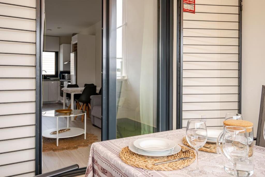Nuevo, Disfruta Del Silencio, Familias Con Ninos, Aire Acondicionado, 2 Banos , Playa Apartamento *