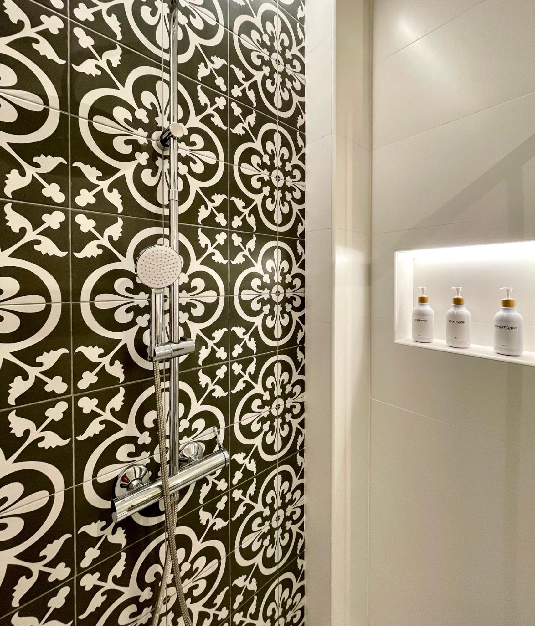 Piso Con Patio, 3 Habitaciones, En La Goleta Apartamento Málaga