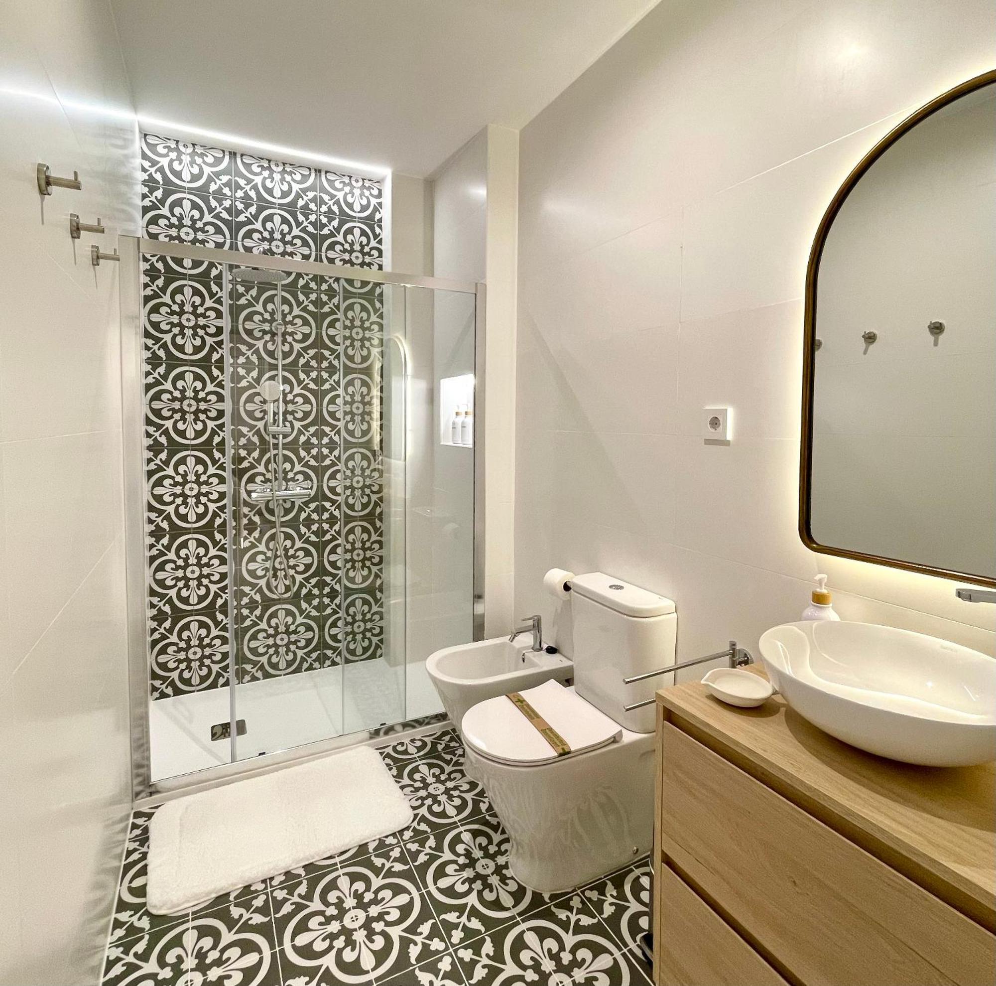 Piso Con Patio, 3 Habitaciones, En La Goleta Apartamento Málaga