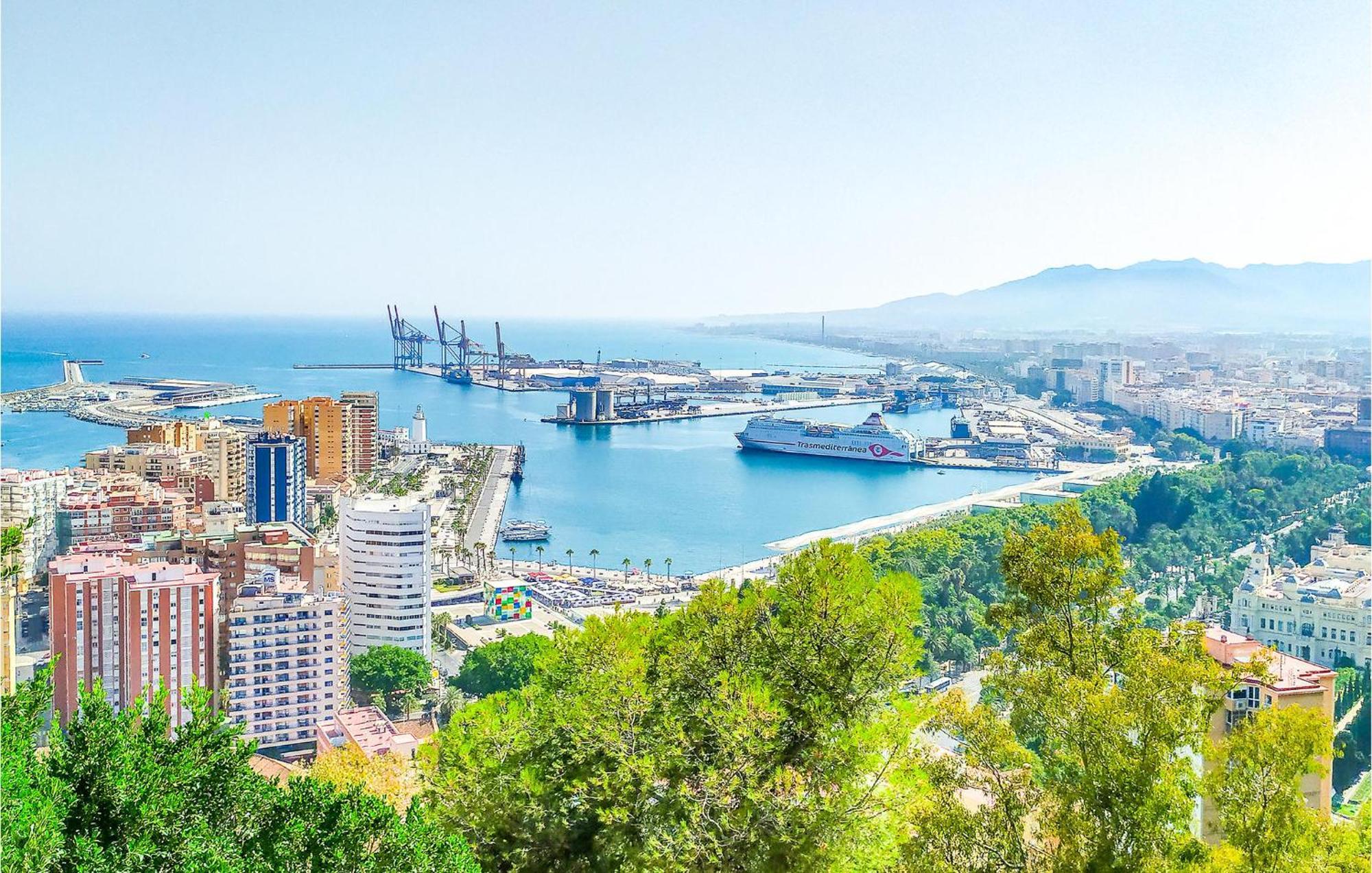 Сasa de vacaciones 2 Bedroom Lovely In *