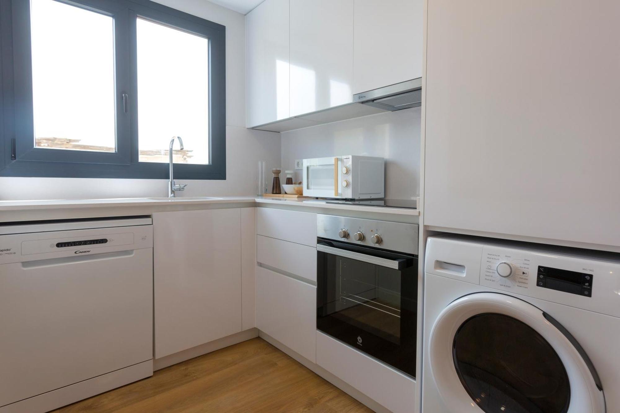 Apartamento Con Vistas En Paseo De Reding By Rent Me Apartamento
