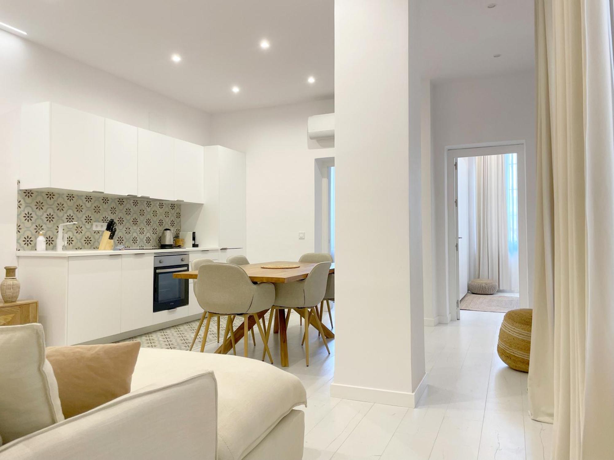 Apartamento Piso Con Patio, 3 Habitaciones, En La Goleta