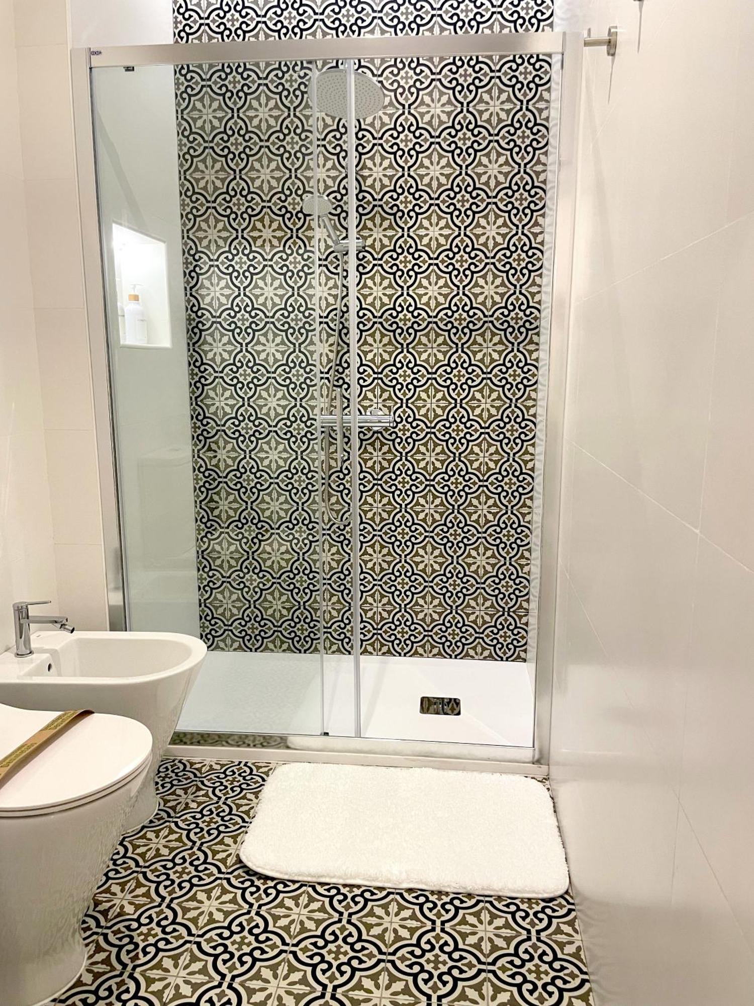 Apartamento Piso Con Patio, 3 Habitaciones, En La Goleta *