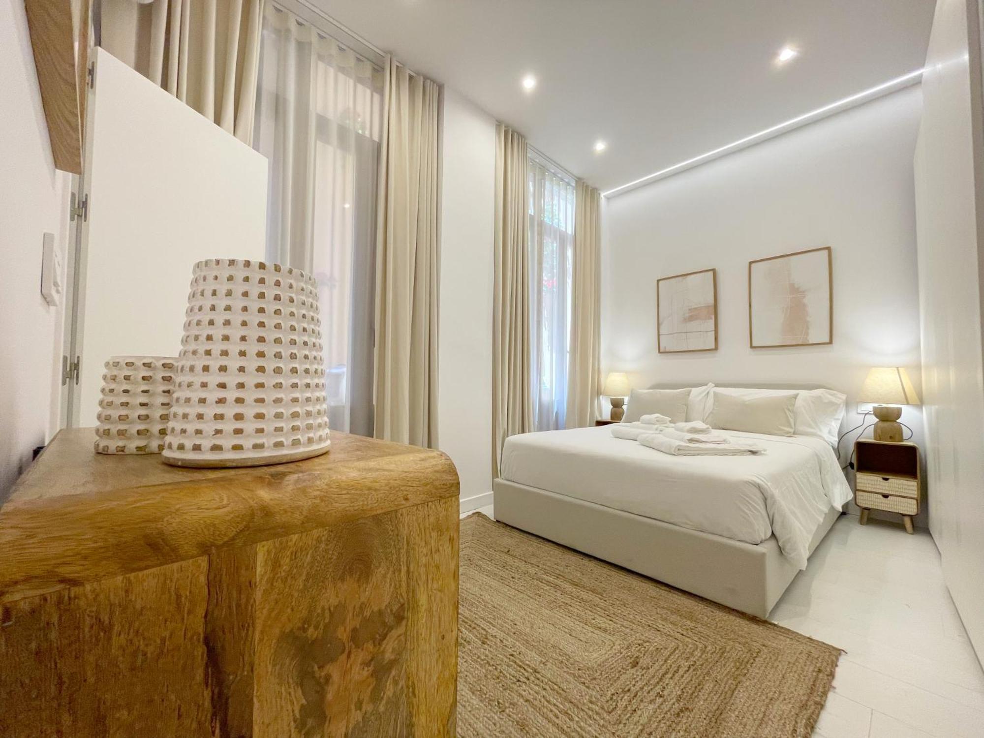 Apartamento Piso Con Patio, 3 Habitaciones, En La Goleta *