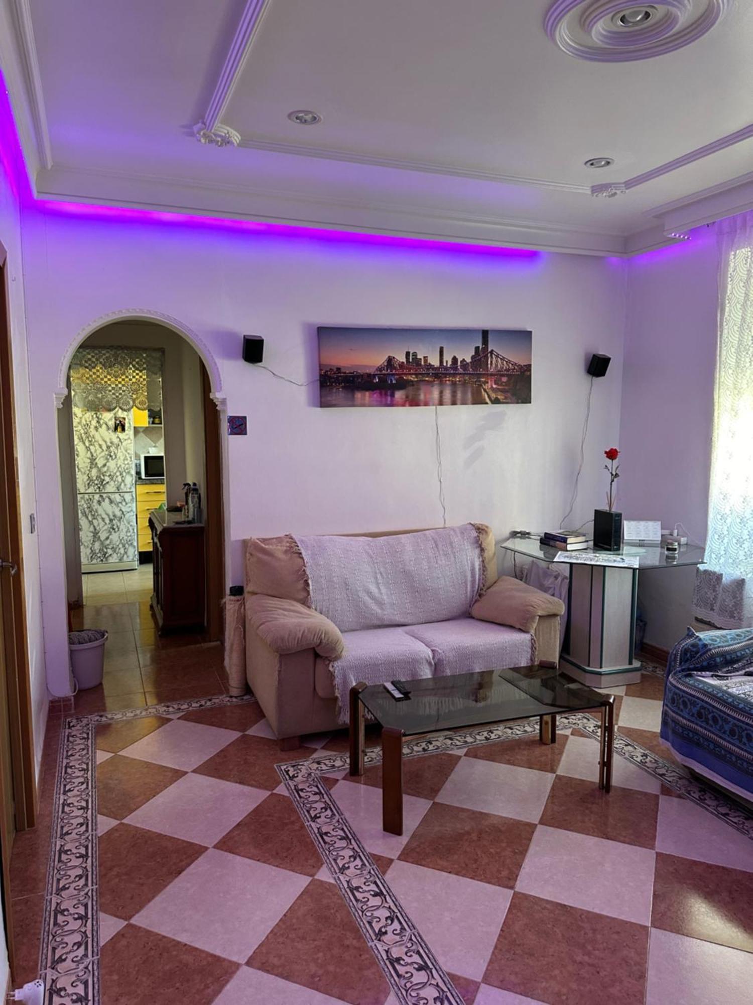Habitación En Piso Compartido En Capital * Málaga