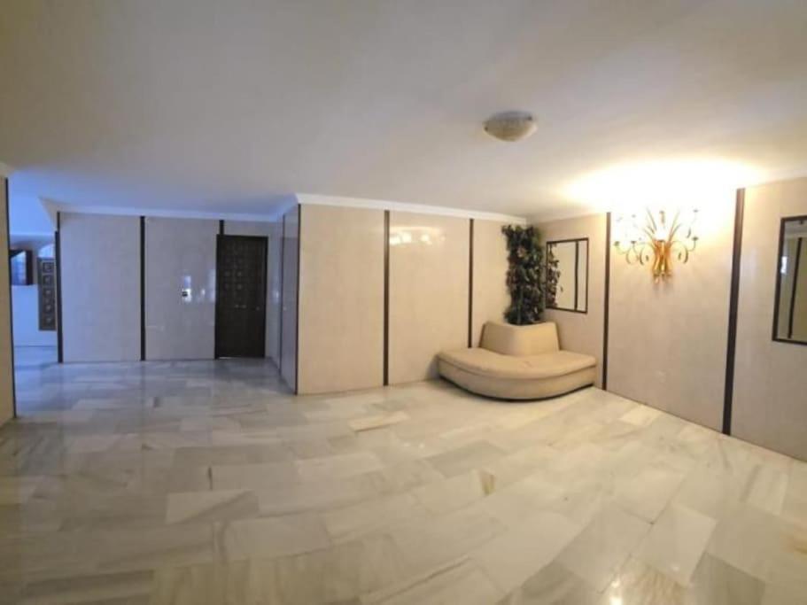 Angelos Urban Spacious Perfect For Remote Workers And Vacationers By Namaste Elite Apartamento Málaga
