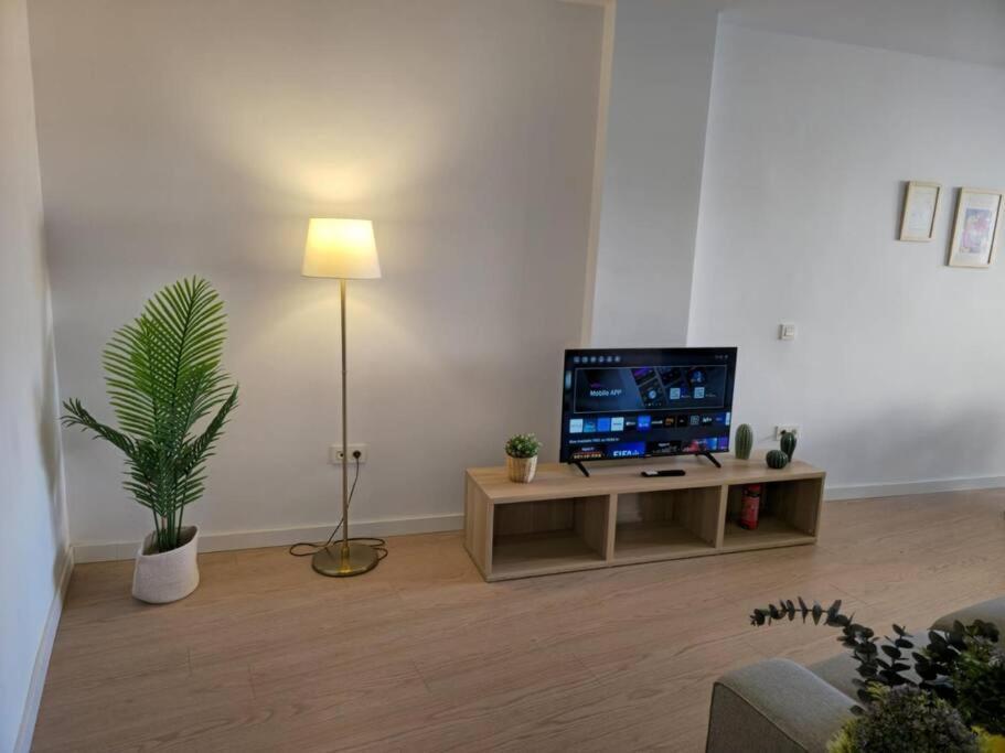 Angelos Urban Spacious Perfect For Remote Workers And Vacationers By Namaste Elite * Málaga