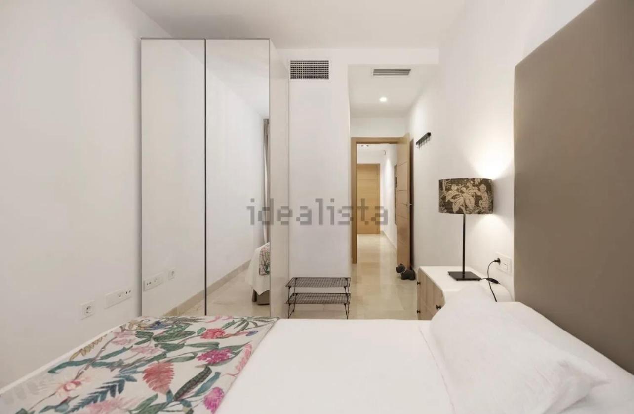 Apartment & Center *