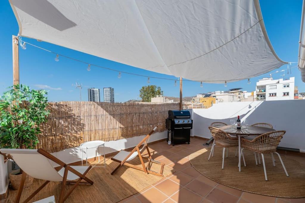 Urban Charm Rooftop With Vista