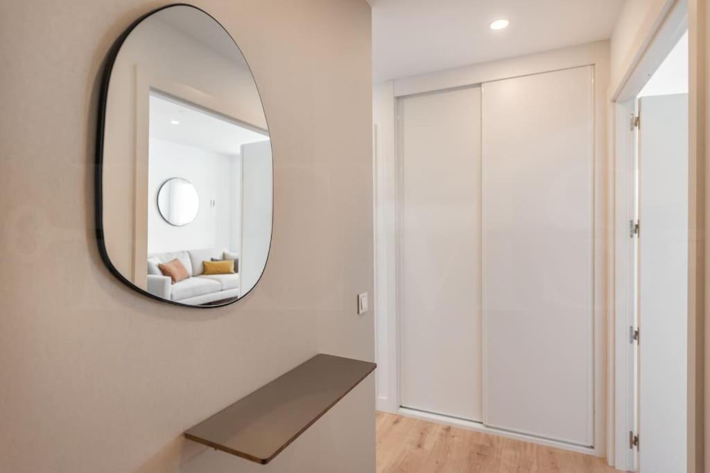 22nd Floor Modern Urban Sky With Parking & Gym By Rems Apartamento