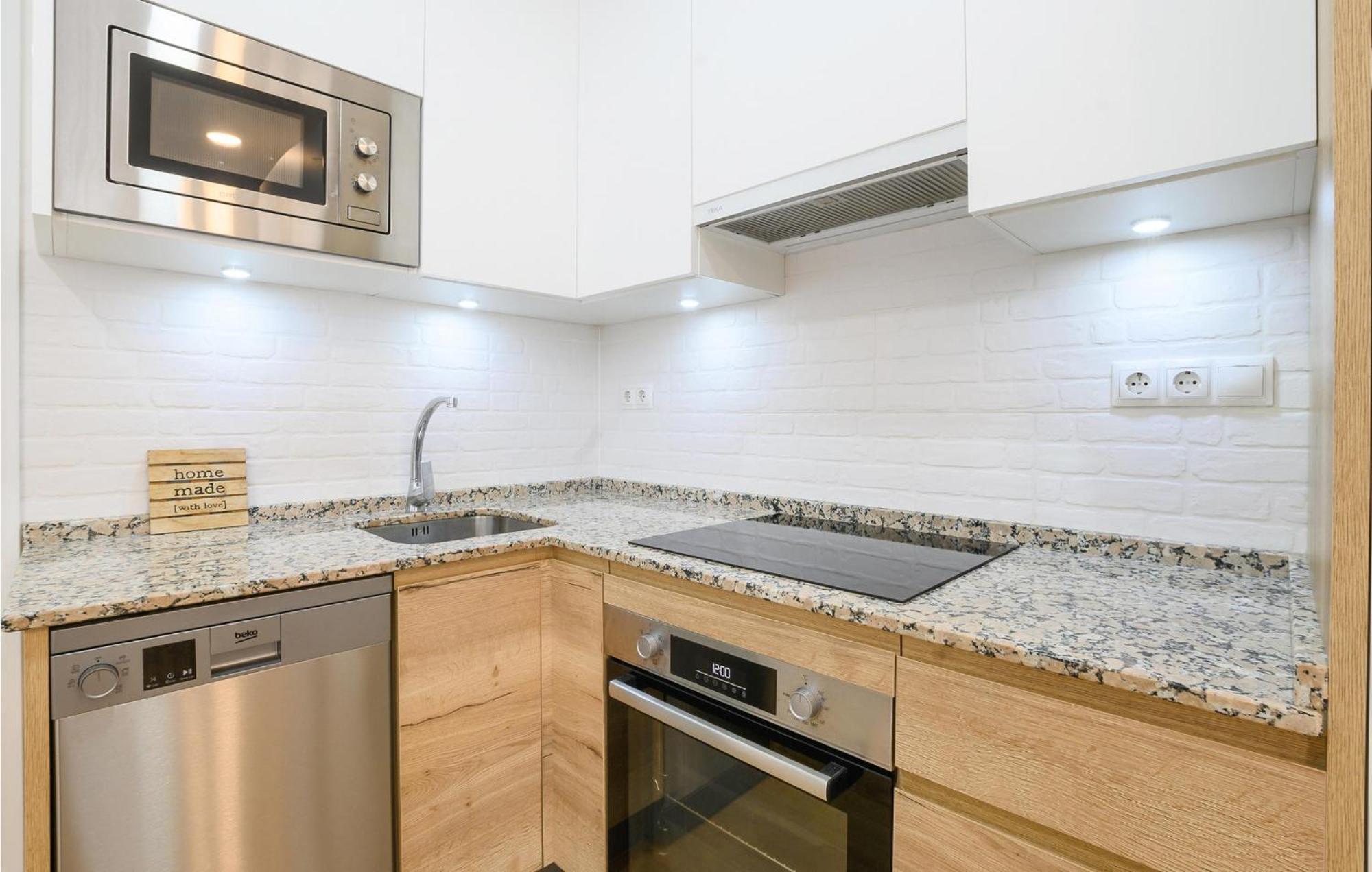 Сasa de vacaciones 2 Bedroom Lovely In *