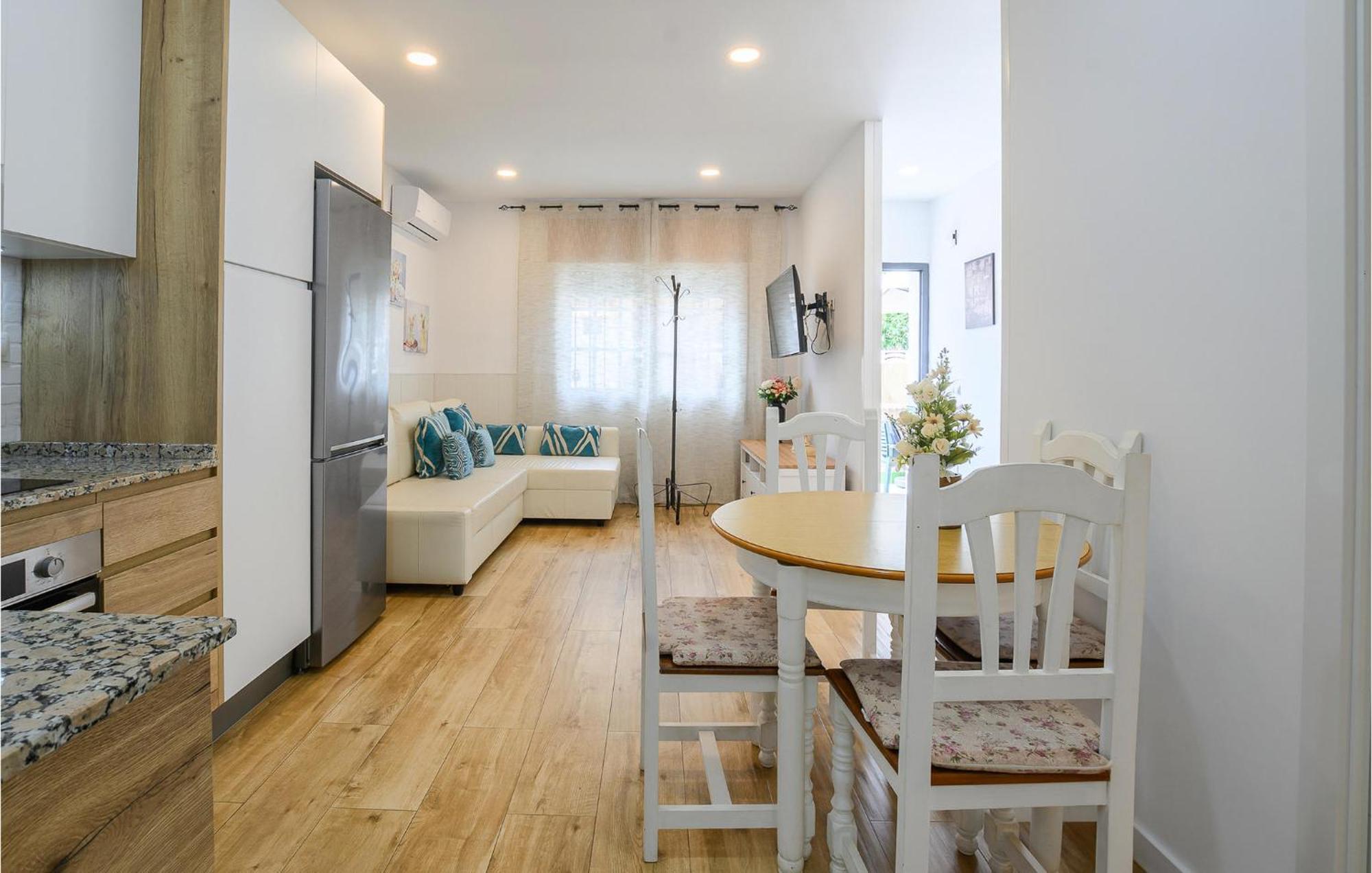 2 Bedroom Lovely In Сasa de vacaciones Málaga