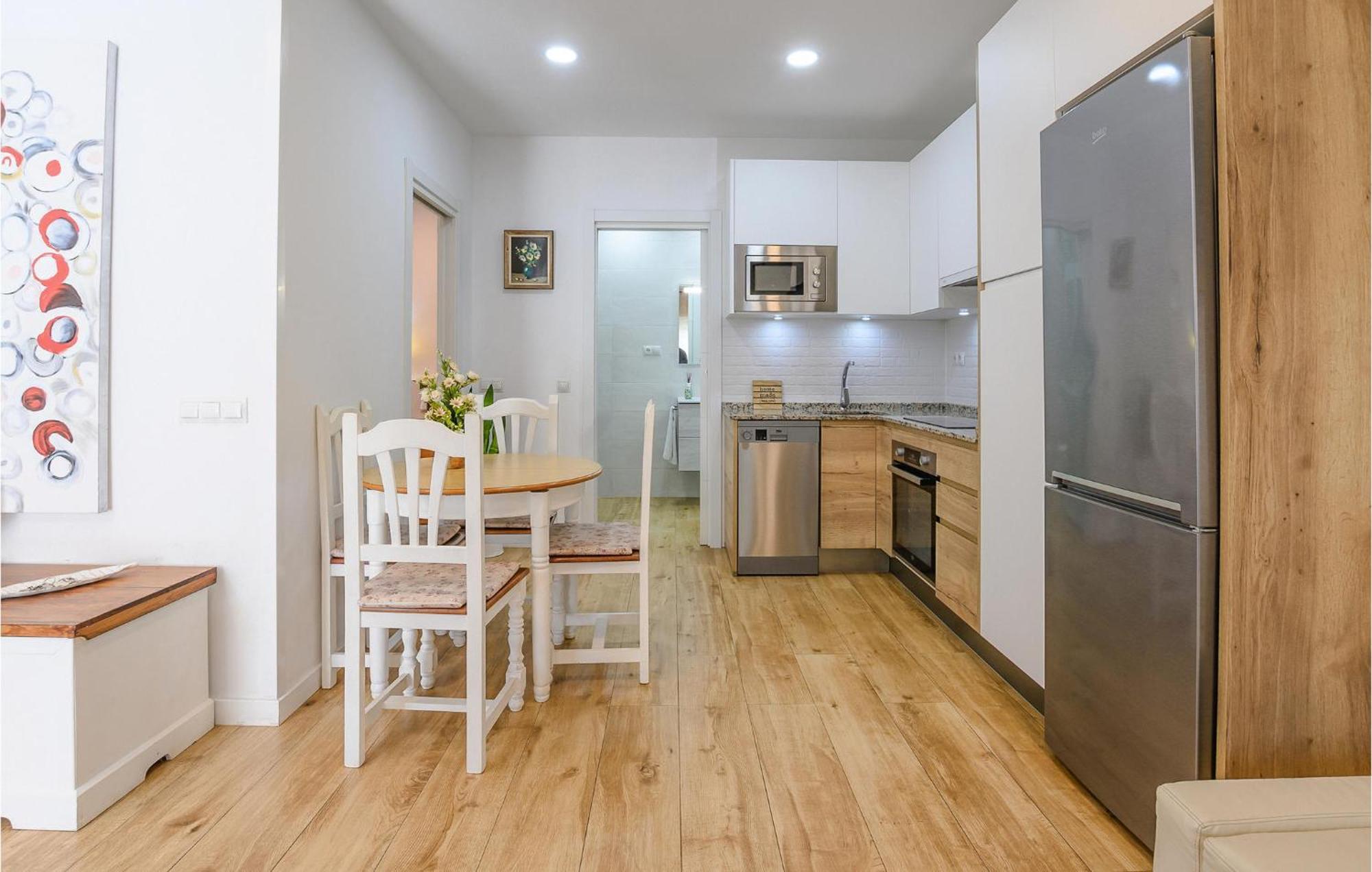 Сasa de vacaciones 2 Bedroom Lovely In