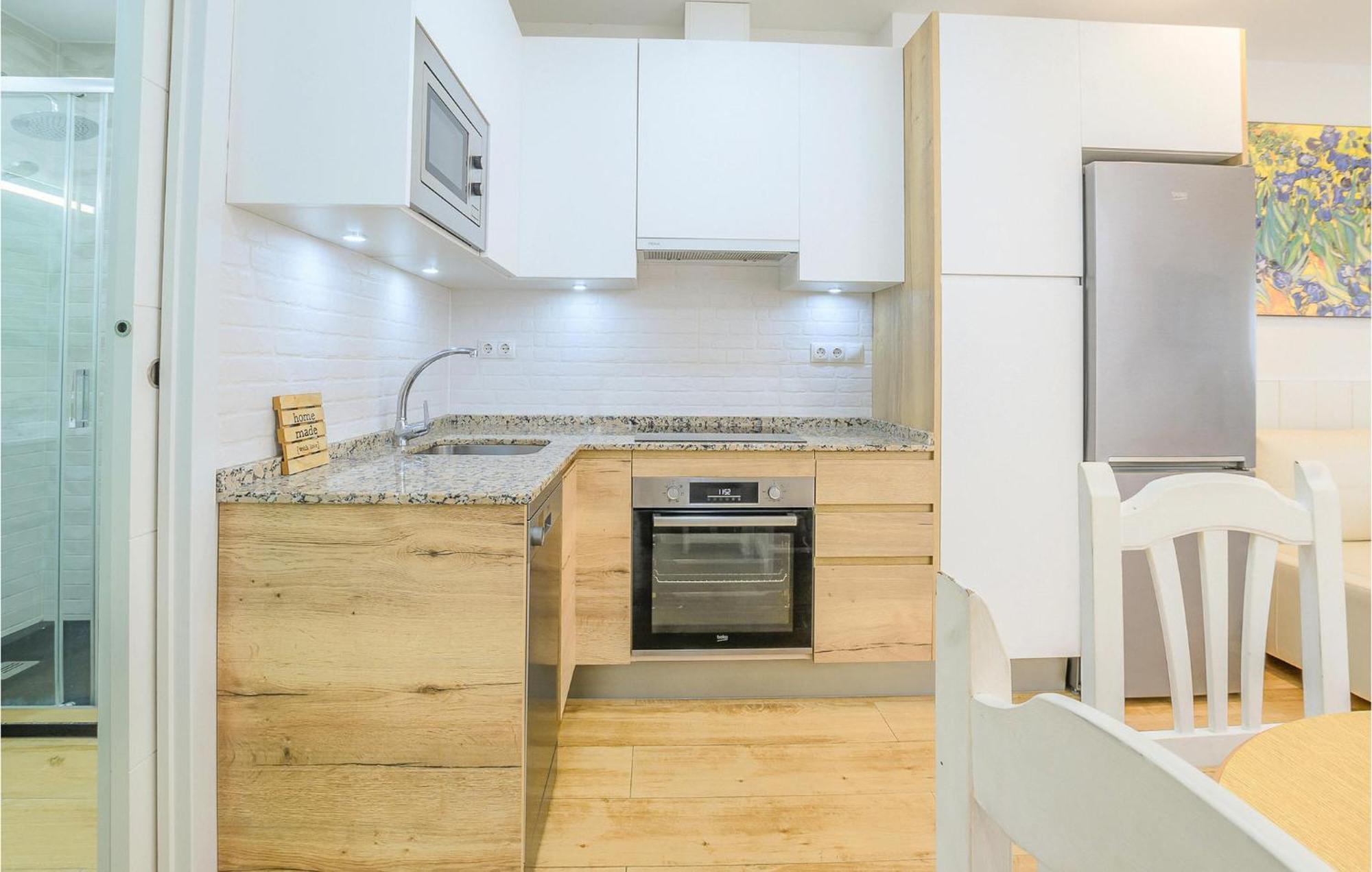 Сasa de vacaciones 2 Bedroom Lovely In *