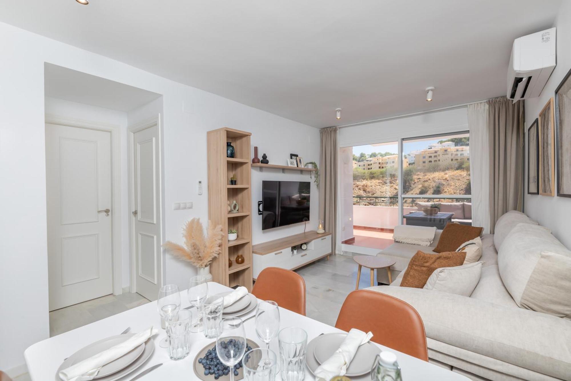 Apartamento Beautiful 2-bedroom Flat - Pool And Paddle Court Málaga