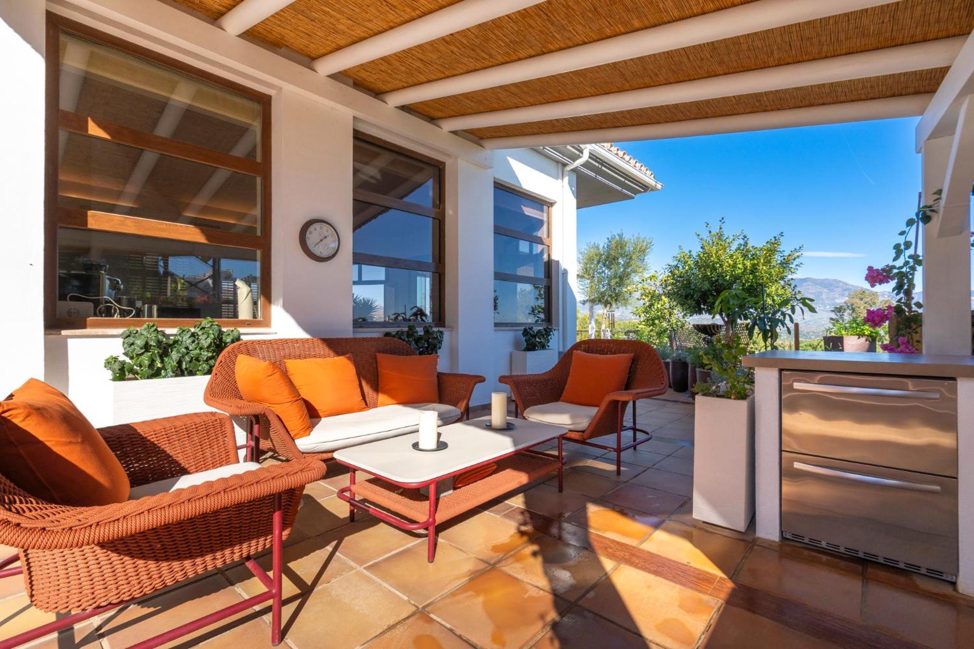 Uno - Stunning 4 Bedroom With Pool Malaga