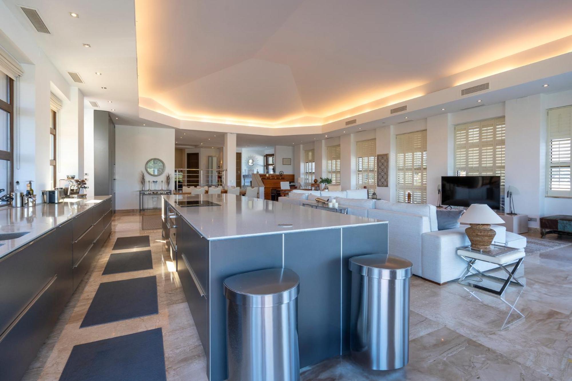 Uno - Stunning 4 Bedroom With Pool * Malaga