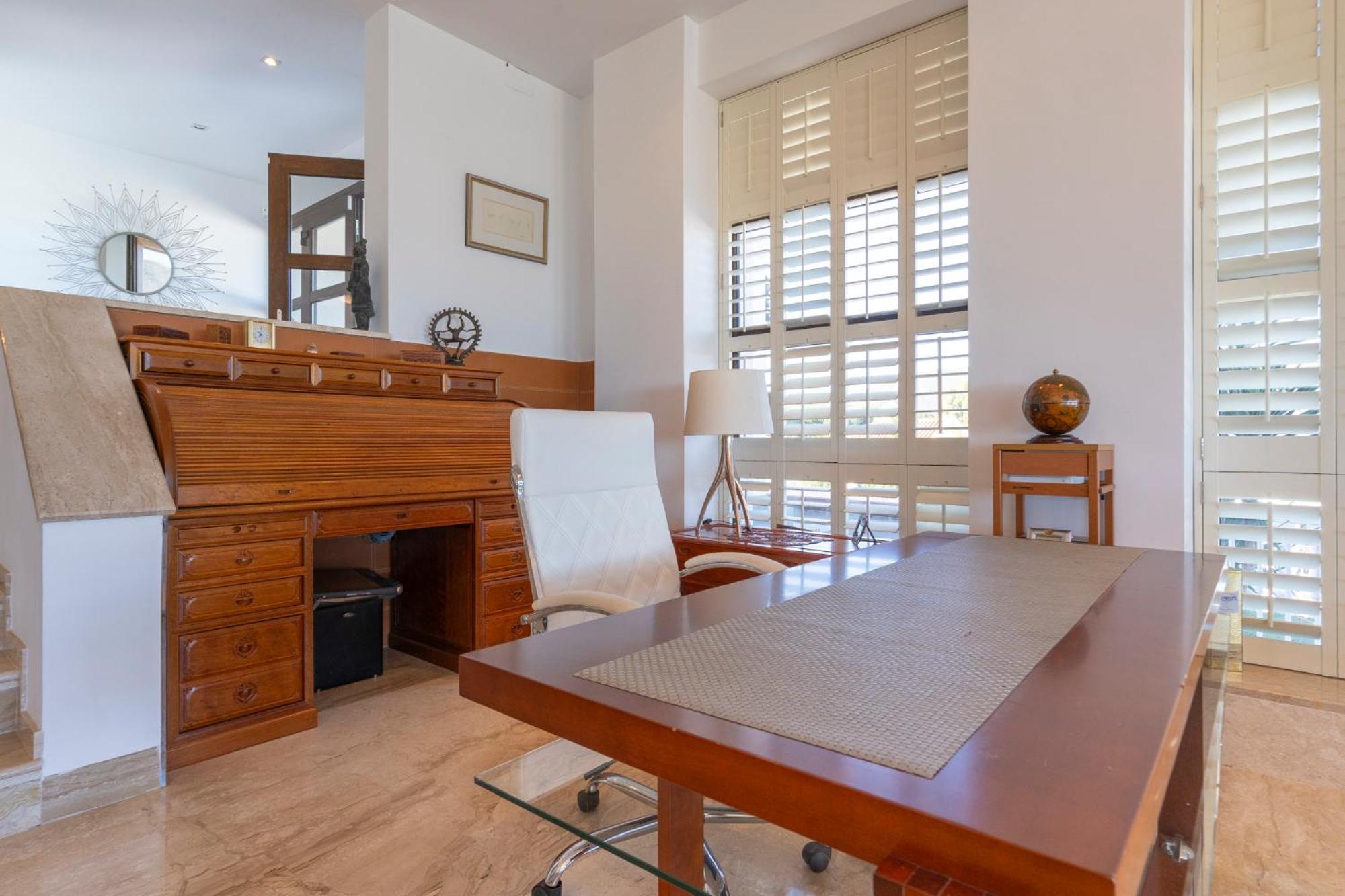 Uno - Stunning 4 Bedroom With Pool