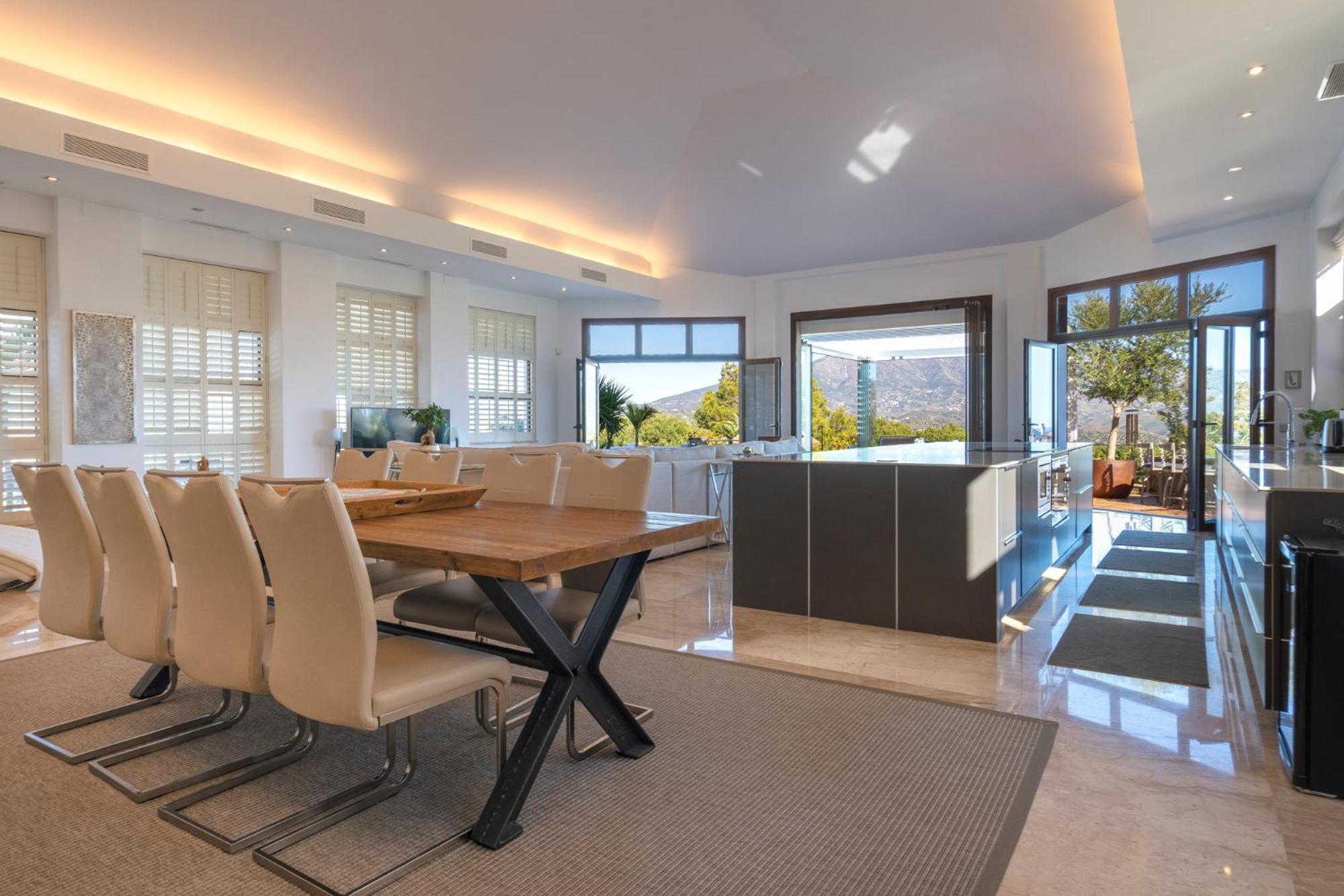 Uno - Stunning 4 Bedroom With Pool Villa *