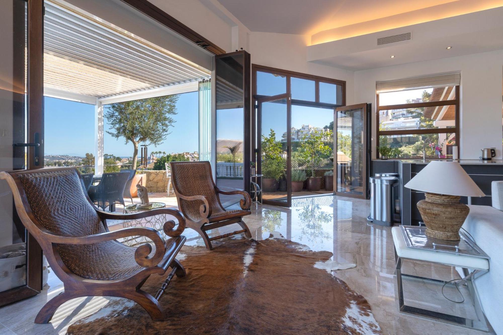 Villa Uno - Stunning 4 Bedroom With Pool *