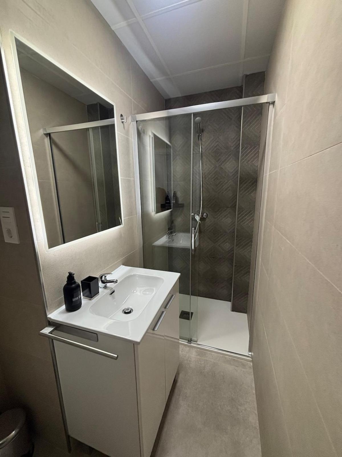 Nuevo! En El Centro! 1m Metro, Zambrano Y Con Parking Apartment Malaga