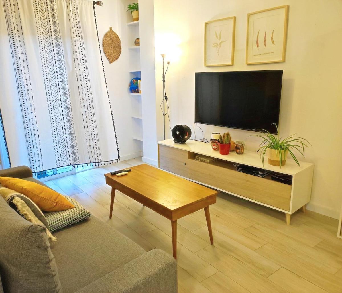 Apartment Bright In