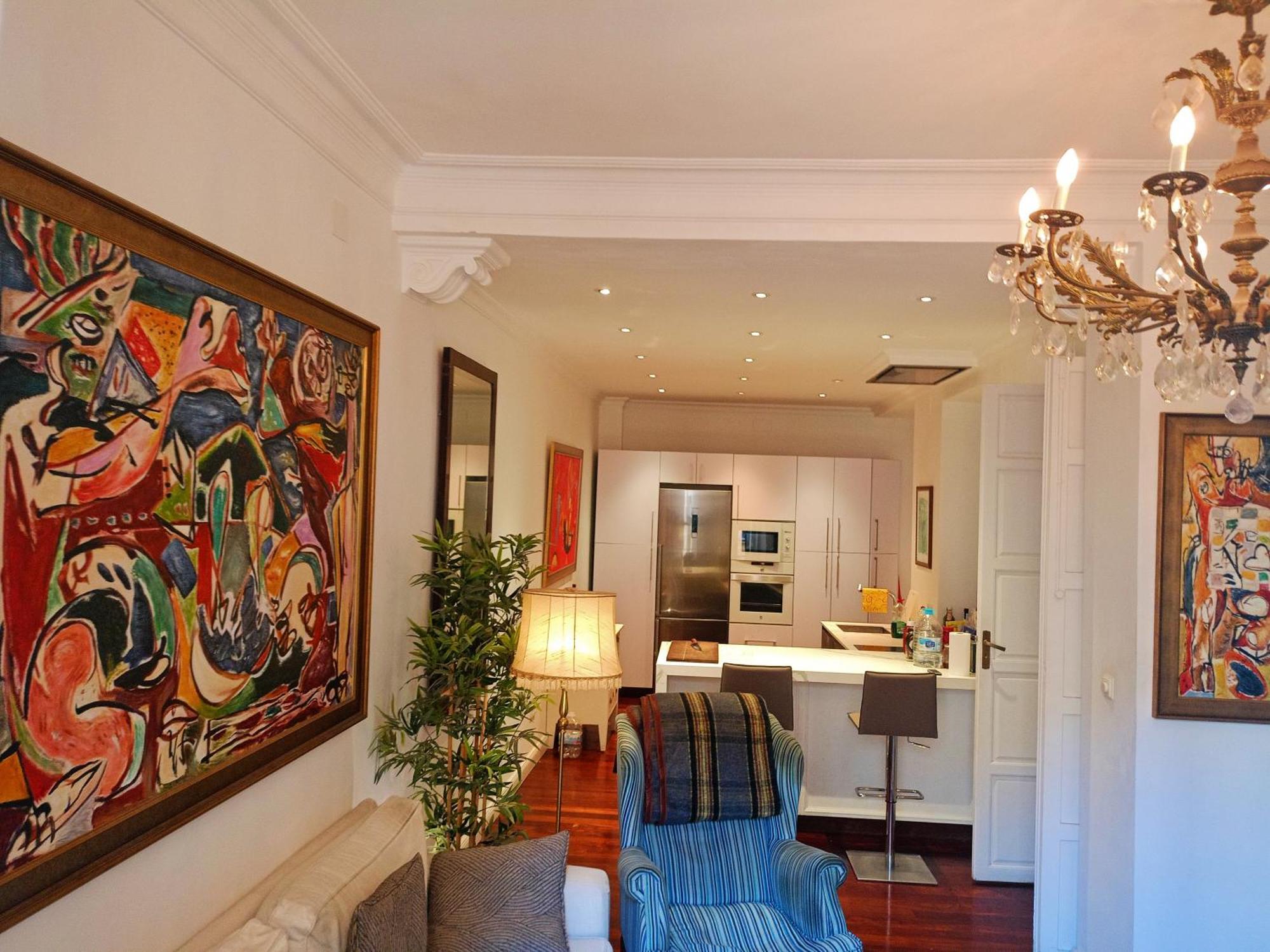 Small Stylish Room With Comfortable Queen-Size Bed In Very Large, Beautifully Decorated Shared Flat In The Historic Centre Of Malaga Habitación en casa particular