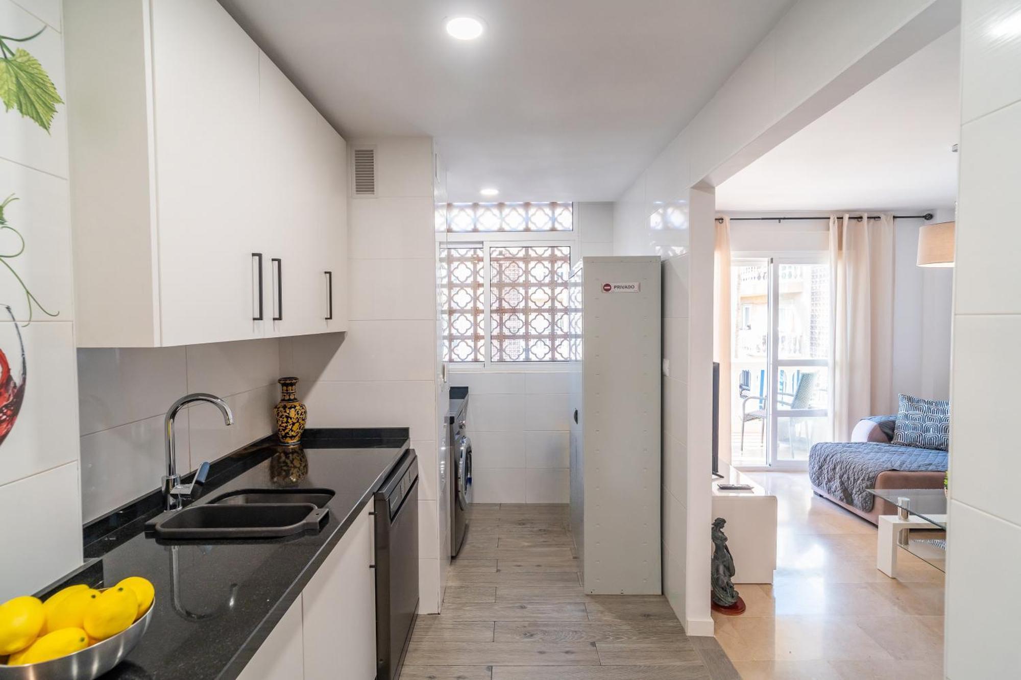 Casa Playa Guadalmar, Beautiful In Front Of The Sea, Wifi, Ac, Smart Tv, Private Parking Málaga