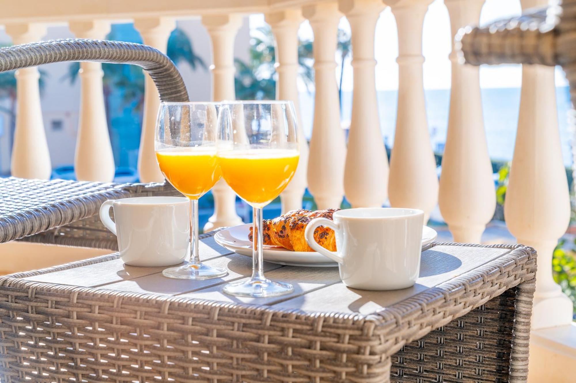 Apartamento Casa Playa Guadalmar, Beautiful In Front Of The Sea, Wifi, Ac, Smart Tv, Private Parking