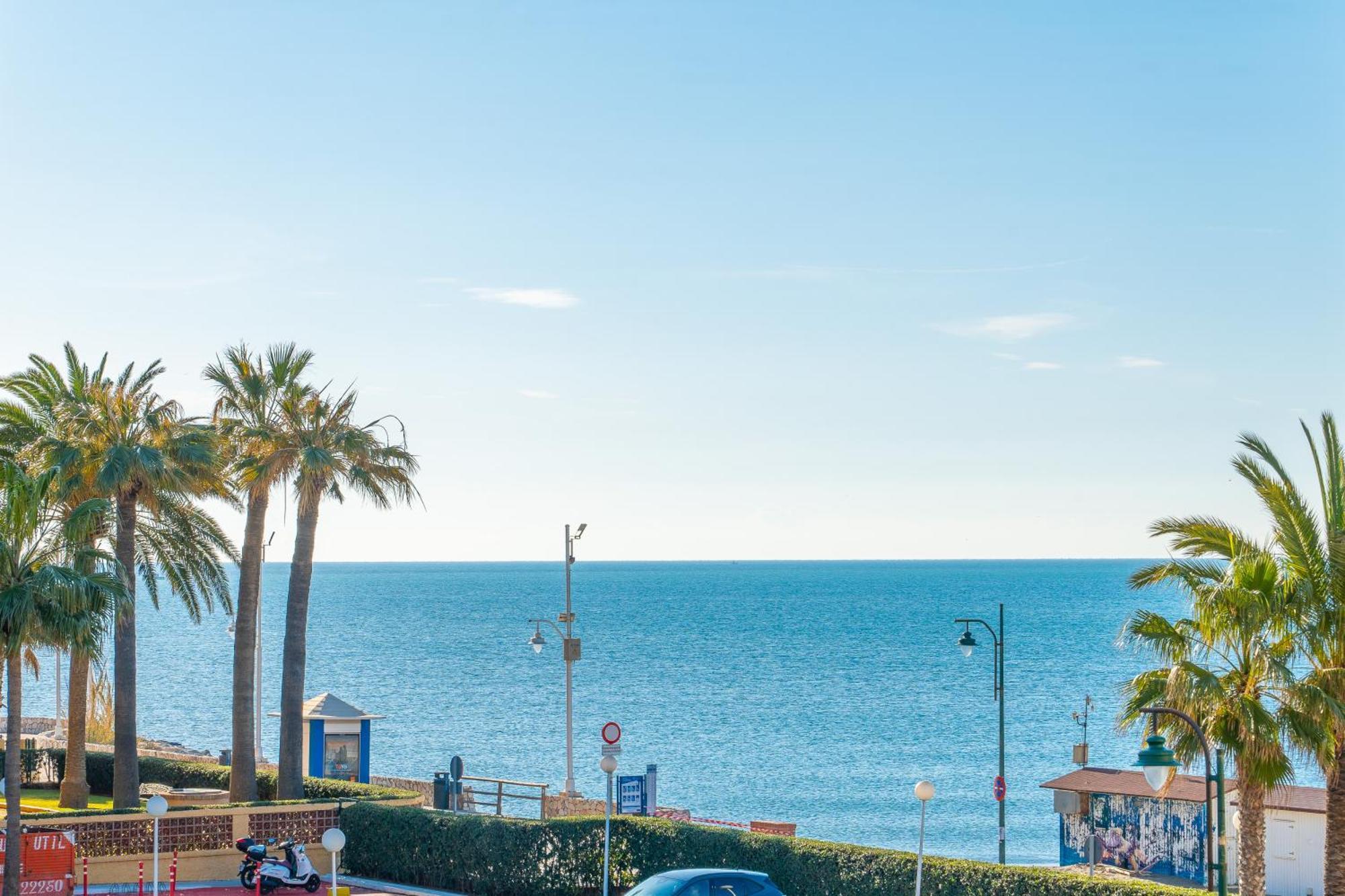 Apartamento Casa Playa Guadalmar, Beautiful In Front Of The Sea, Wifi, Ac, Smart Tv, Private Parking *