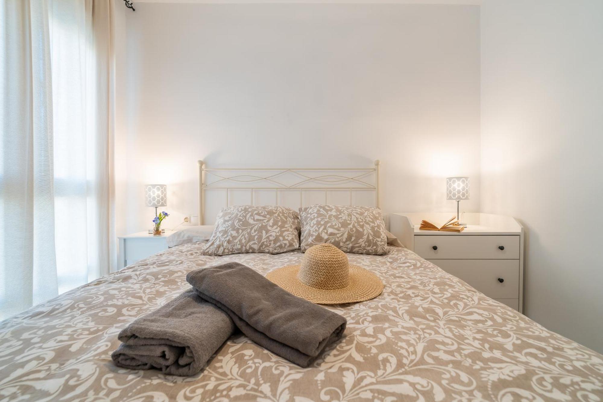 Casa Playa Guadalmar, Beautiful In Front Of The Sea, Wifi, Ac, Smart Tv, Private Parking Málaga