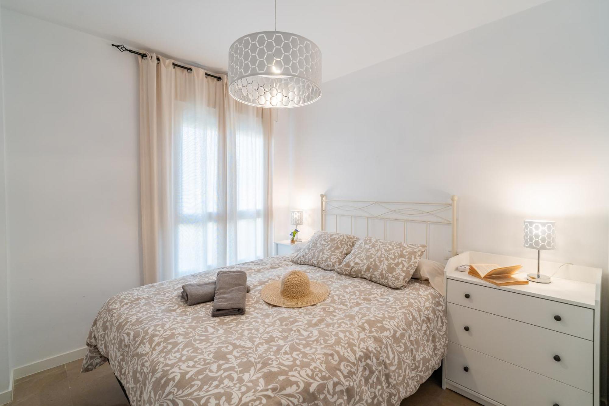Apartamento Casa Playa Guadalmar, Beautiful In Front Of The Sea, Wifi, Ac, Smart Tv, Private Parking