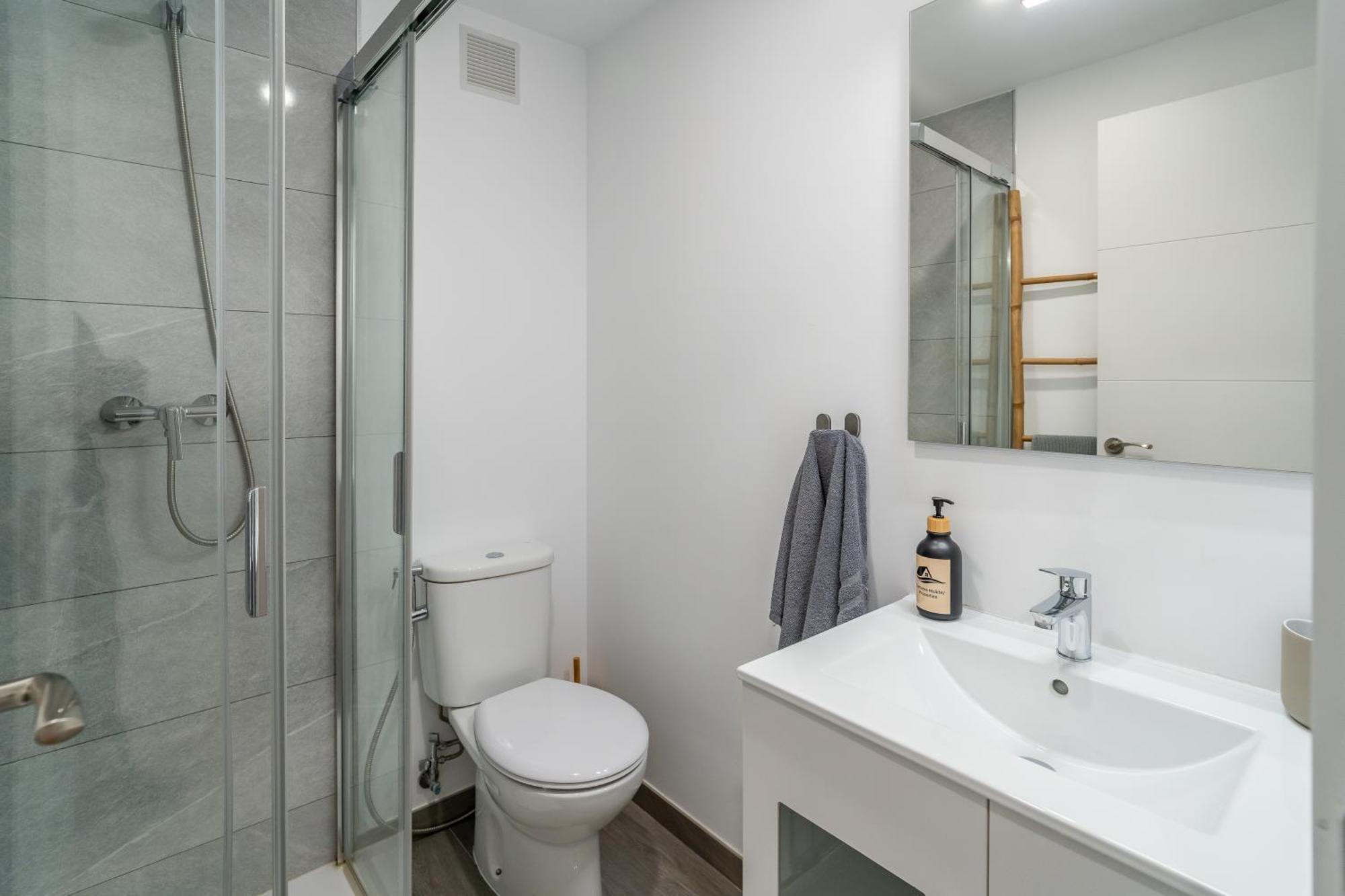Apartamento Casa Playa Guadalmar, Beautiful In Front Of The Sea, Wifi, Ac, Smart Tv, Private Parking *
