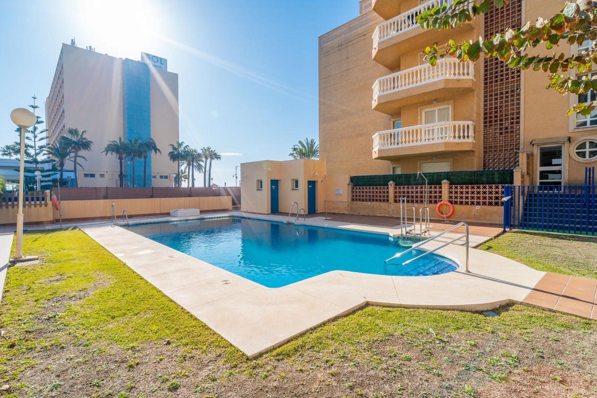 Apartamento Casa Playa Guadalmar, Beautiful In Front Of The Sea, Wifi, Ac, Smart Tv, Private Parking