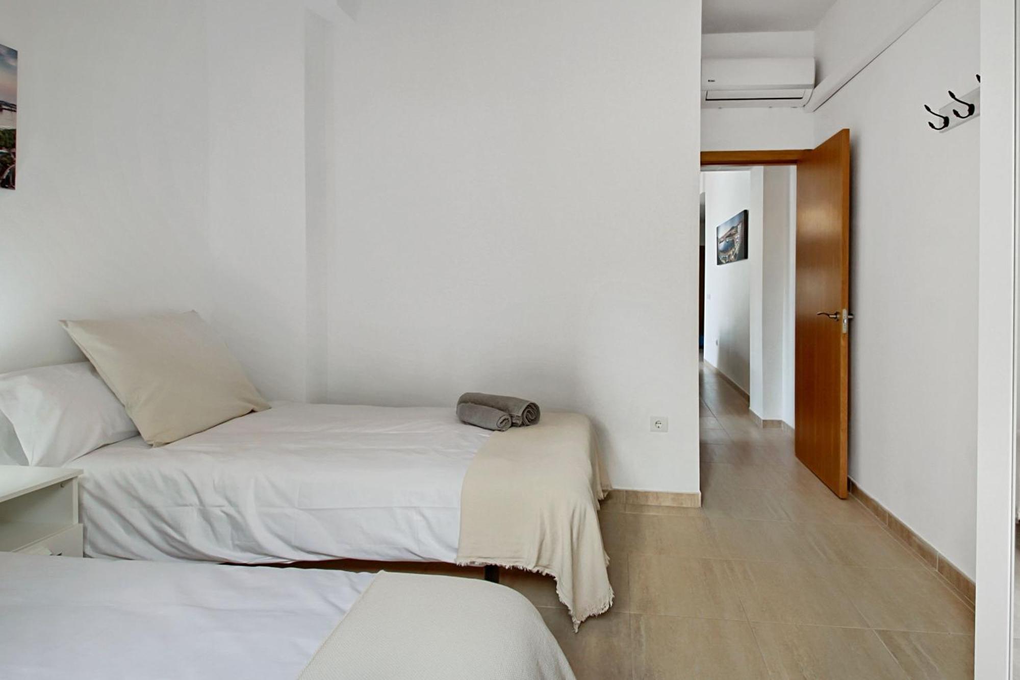 Ancha Del Carmen. Apartamento *