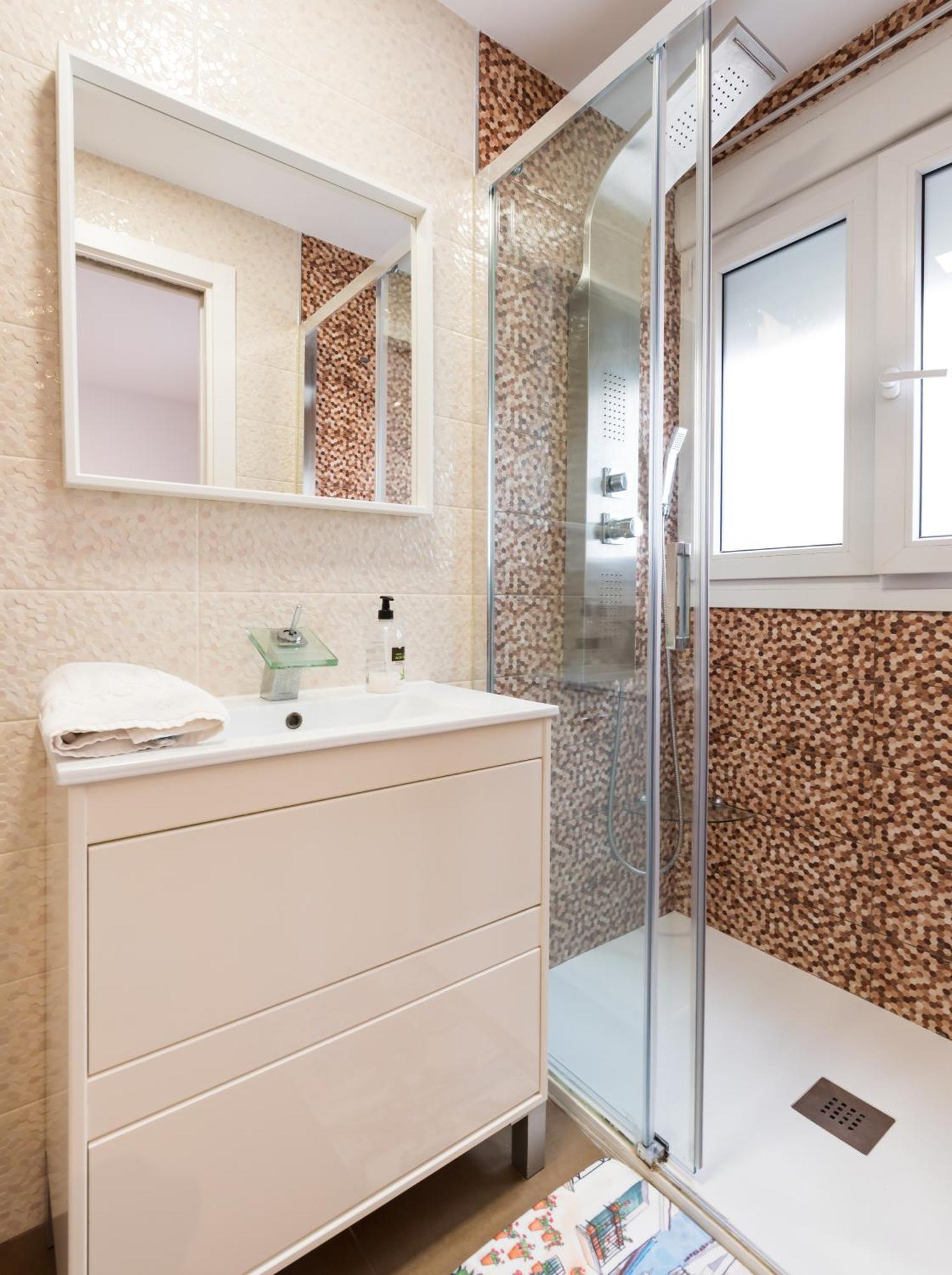 Wintowinrentals Modern, Fully Equipped And Well Connected In *