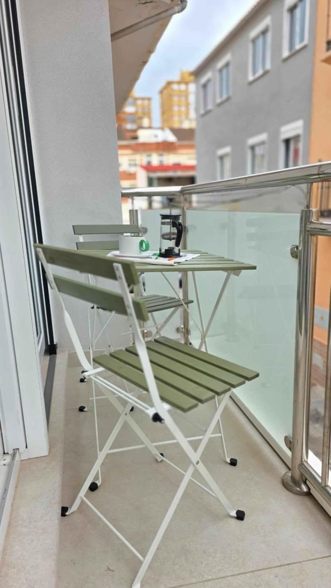 Apartamento Miro Huelin 200 M From *