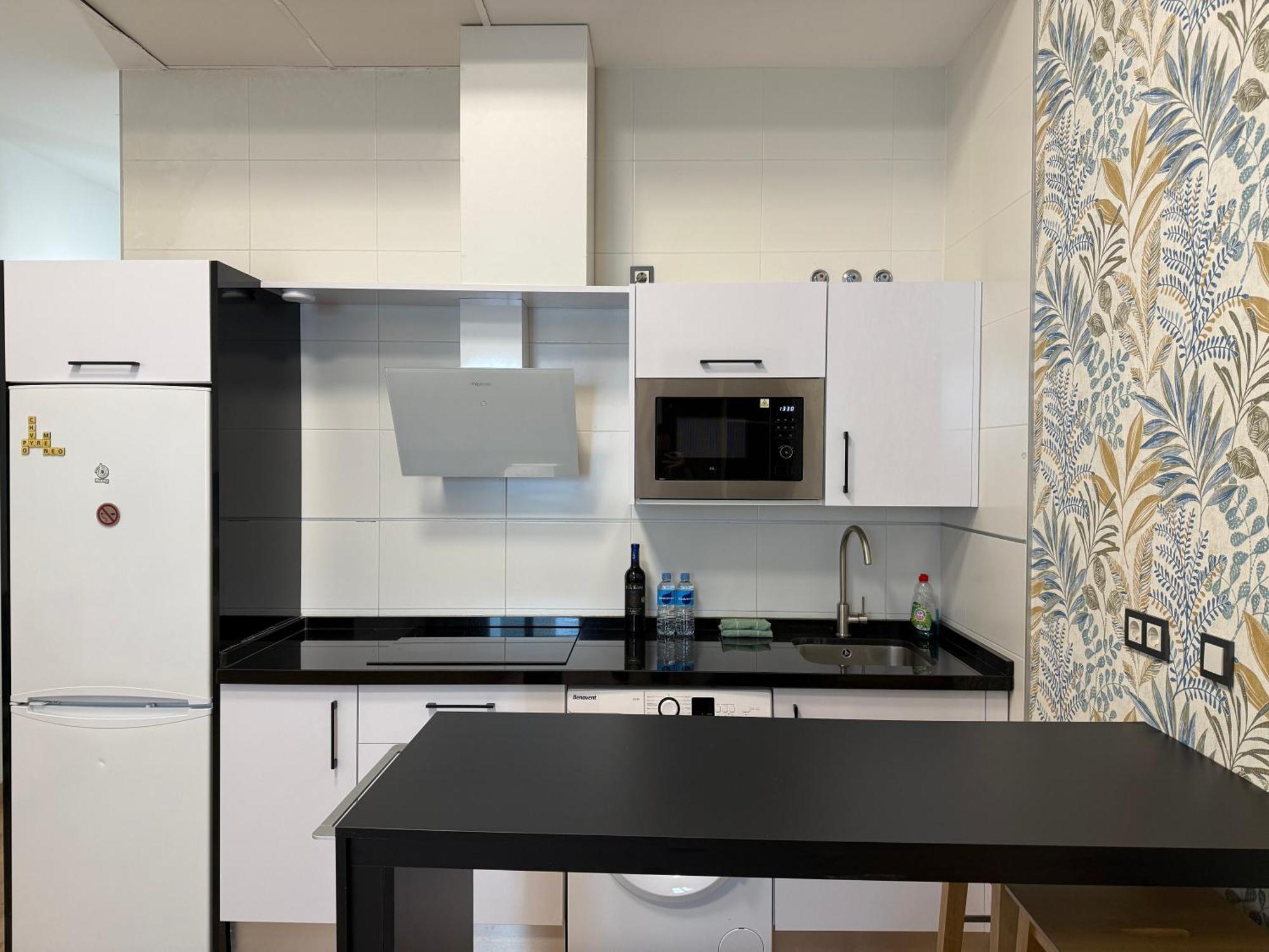 Apartamento Lovely In The Heart Of Free Swimming Pool Málaga