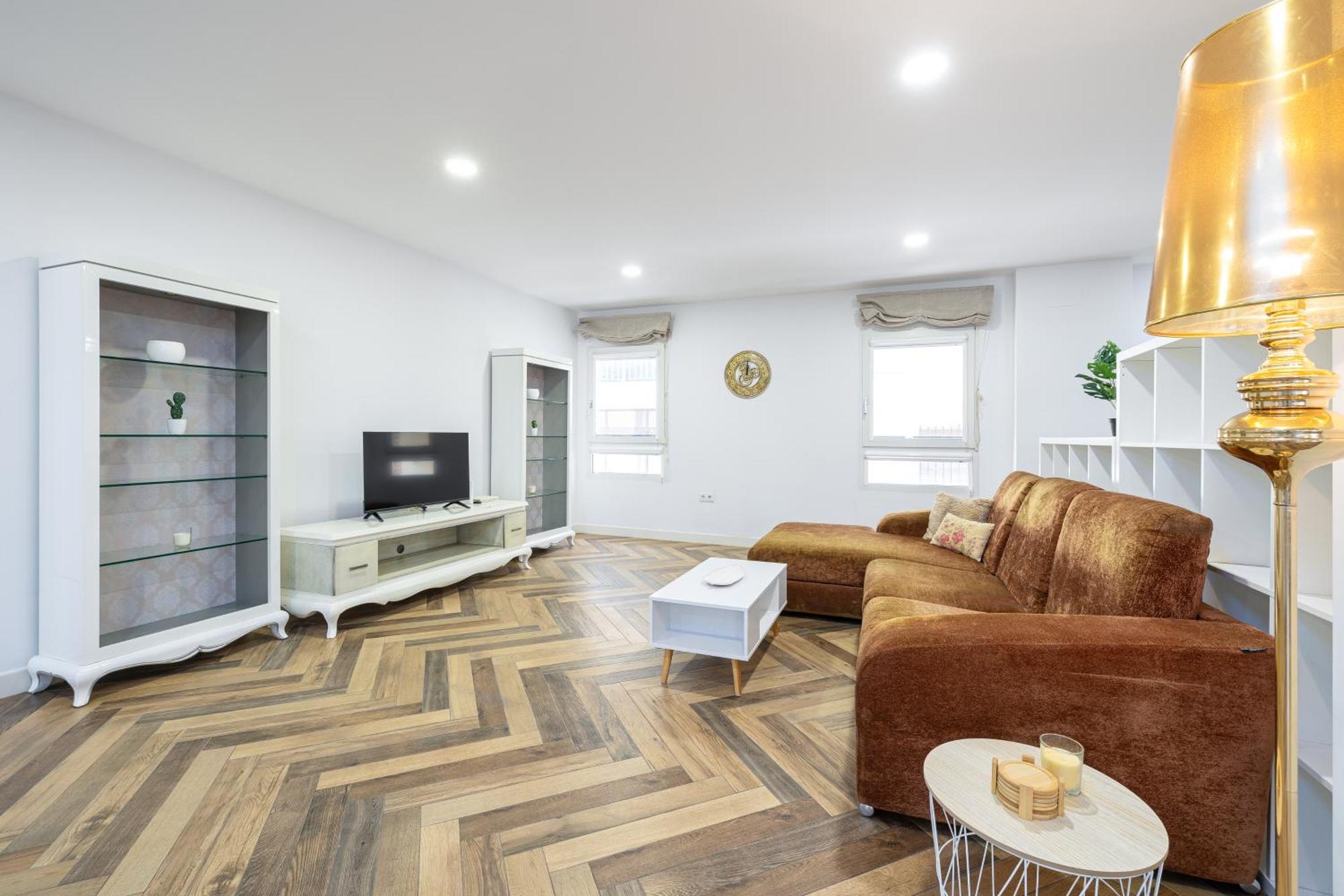 Apartamento H2m Pasaje Nobleja Close Train St, Smarttv, Aacc *