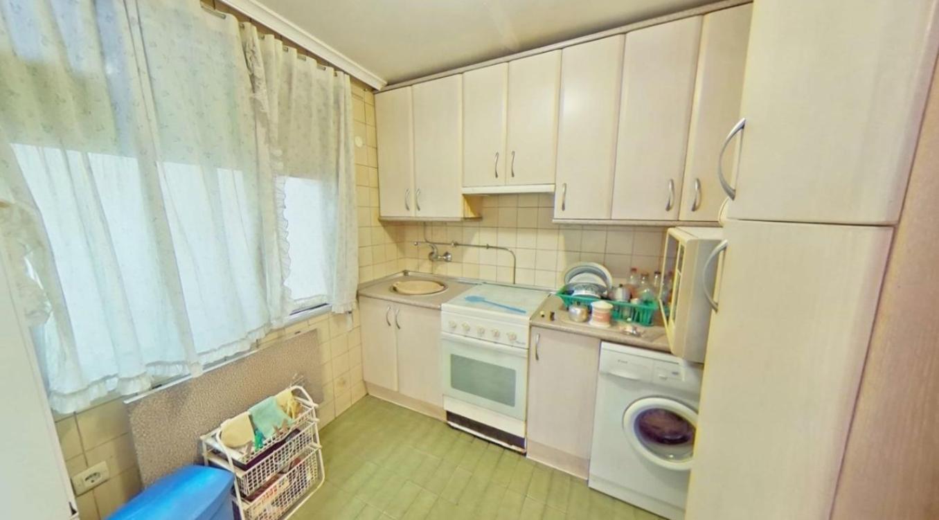 Apartamento Piso De 4 Muy Amplios Con Armarios Empotrados *