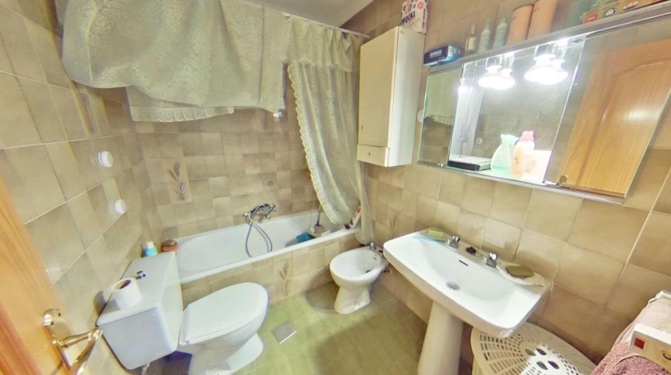 Apartamento Piso De 4 Muy Amplios Con Armarios Empotrados *