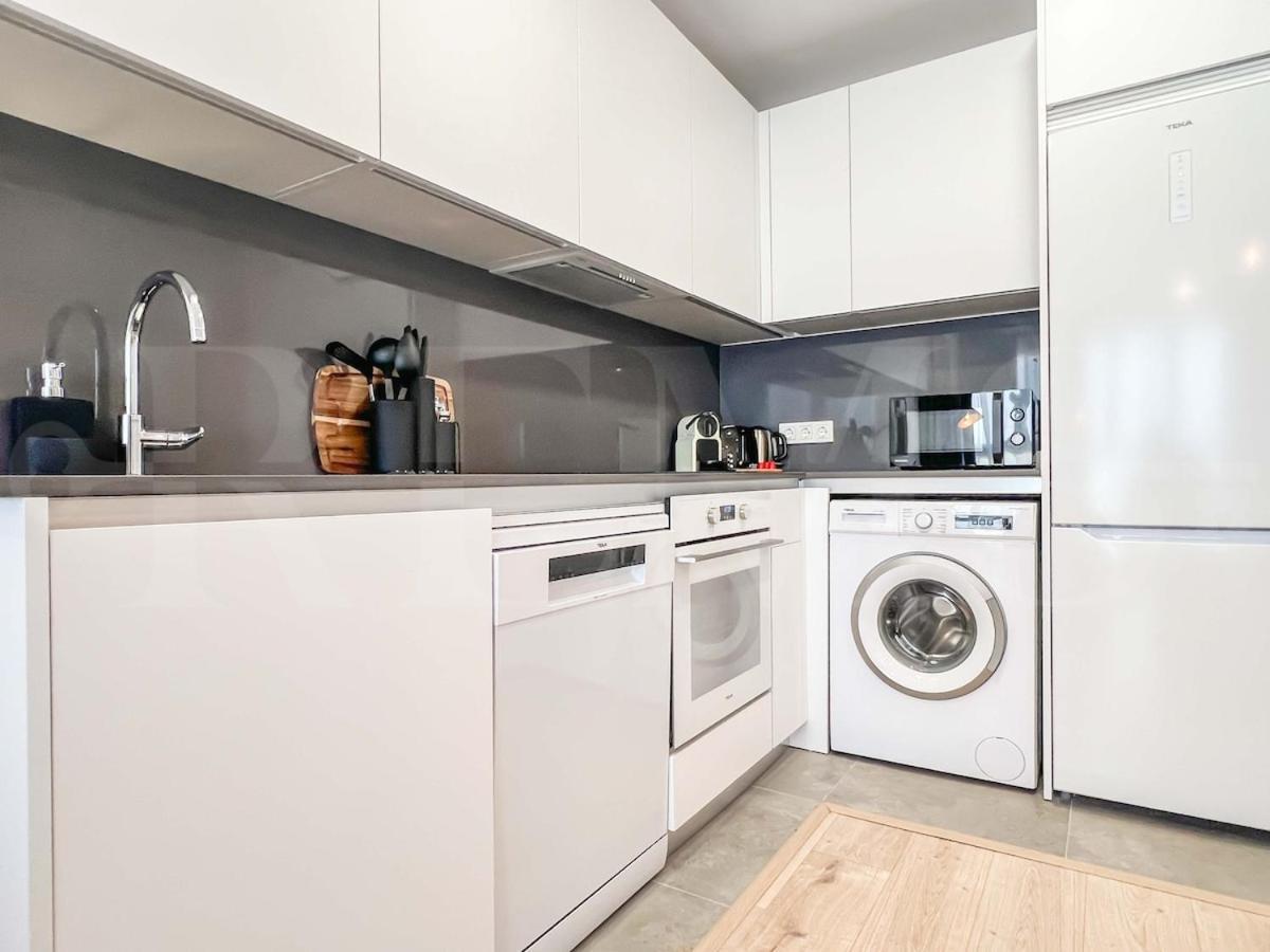 Modern Sky-rise Living With Pool And Parking Rems Apartamento Málaga