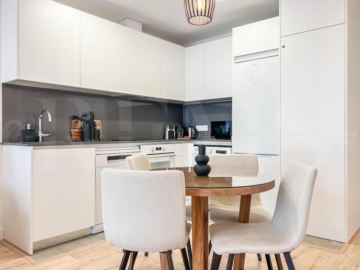 Apartamento Modern Sky-rise Living With Pool And Parking Rems *