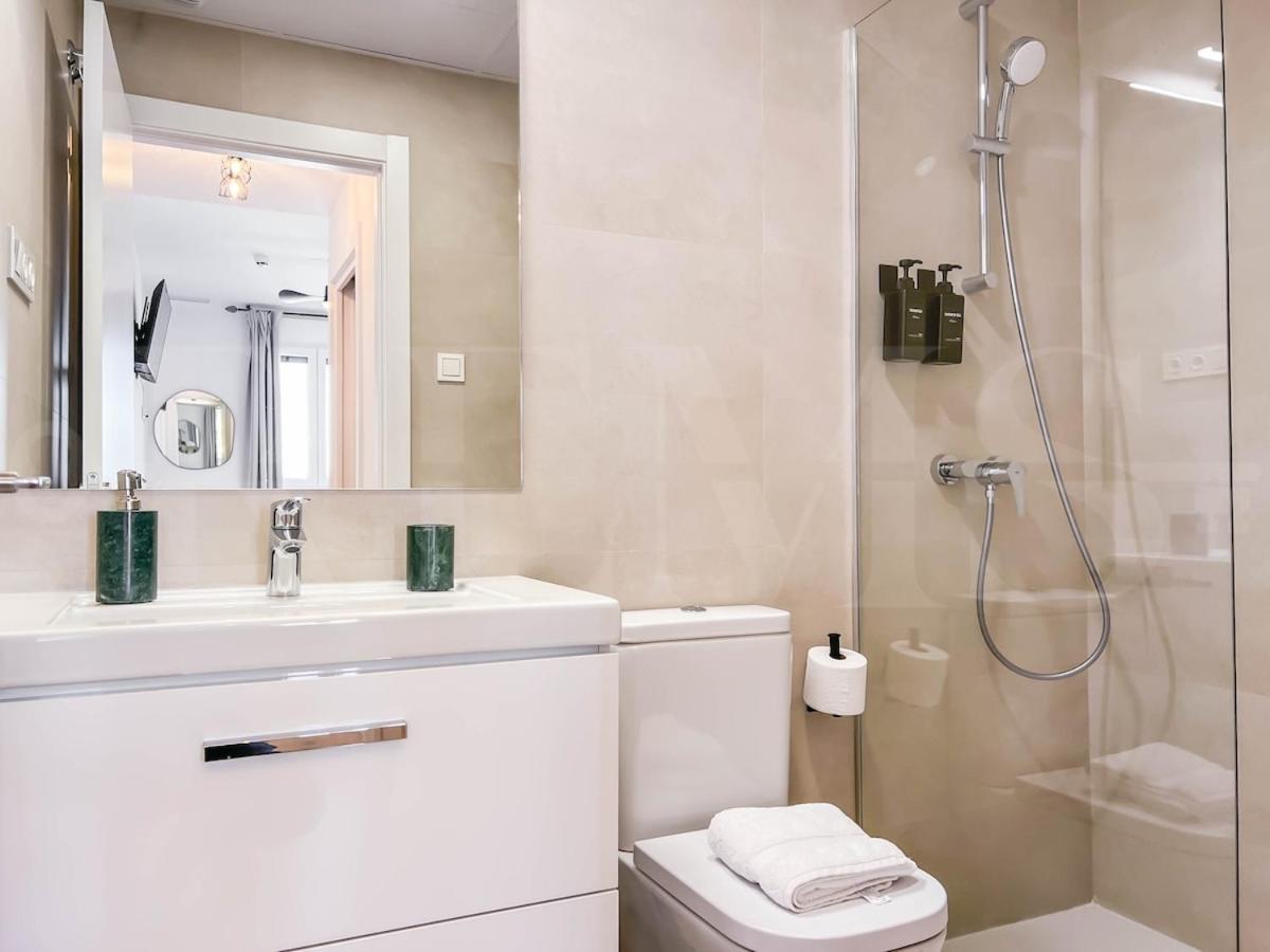 Apartamento Modern Sky-rise Living With Pool And Parking Rems *
